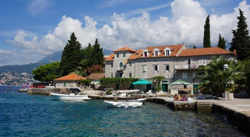 Vila Glamping Peninsula Lustica Rose Tivat Exteriér fotografie