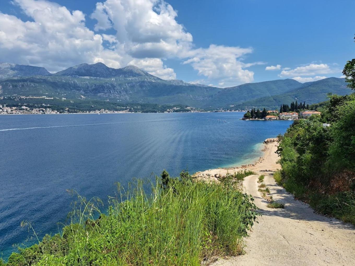 Vila Glamping Peninsula Lustica Rose Tivat Exteriér fotografie
